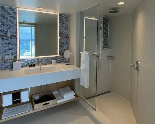 Queen Double Oceanview Guestroom