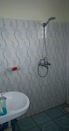 Basic Ortak Ranzalı Oda, Sadece kadınlar için, Ortak Banyo