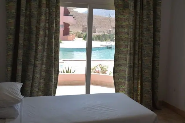 Standard Tek Büyük Yataklı Oda, Havuz Manzaralı (Mountain View, With Extra Bed)