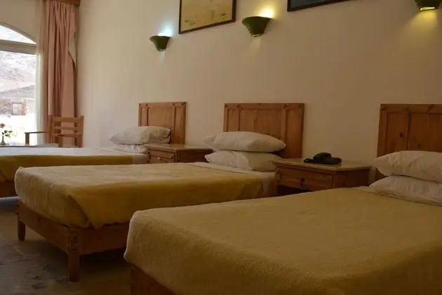 Standard Üç Kişilik Oda, Havuz Manzaralı (Mountain View)