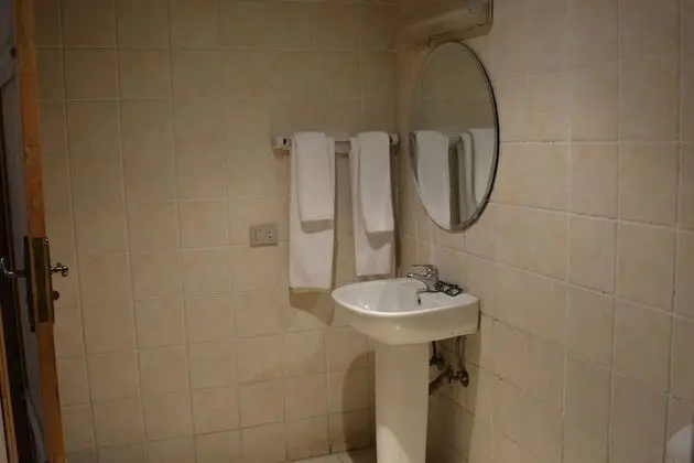 Standard Üç Kişilik Oda, Havuz Manzaralı (Mountain View)