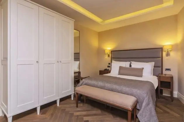 Deluxe Junior Room