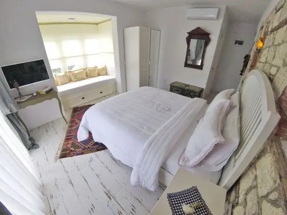 Deluxe Üç Kişilik Oda, Havuz Manzaralı (Bay View)