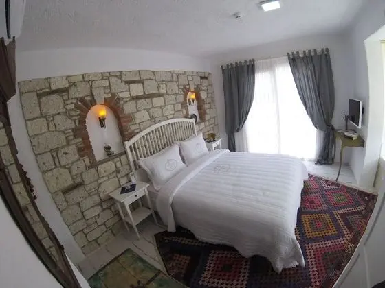 Deluxe Üç Kişilik Oda, Havuz Manzaralı (Bay View)