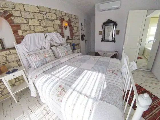 Deluxe Üç Kişilik Oda, Havuz Manzaralı (Bay View)