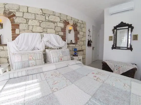 Deluxe Üç Kişilik Oda, Havuz Manzaralı (Bay View)