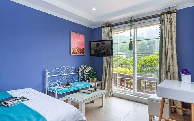 Glow Morning (Waterslide/Spa)