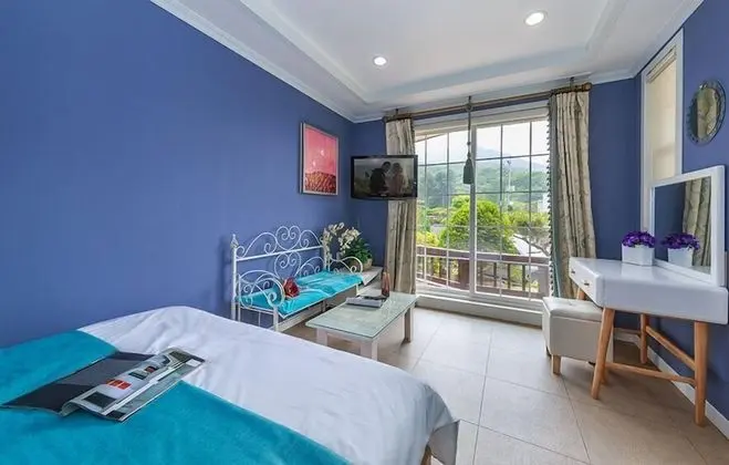 Glow Morning (Waterslide/Spa)