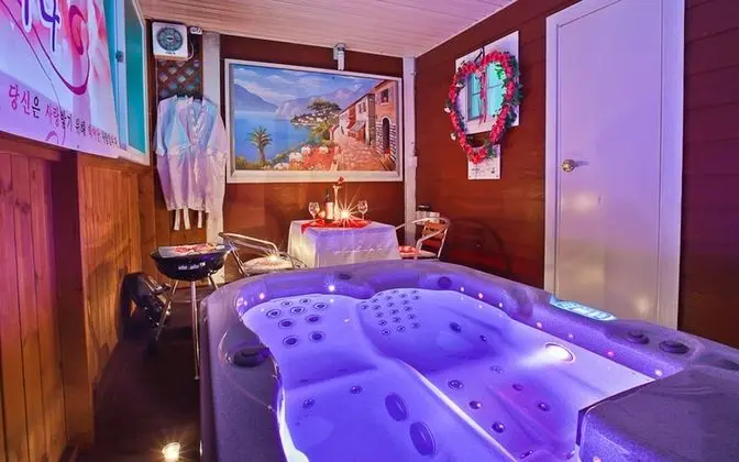 Glow Morning (Waterslide/Spa)