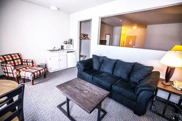 Junior Süit, Kısmi Deniz Manzarası (2 Queen & Sofa Bed)