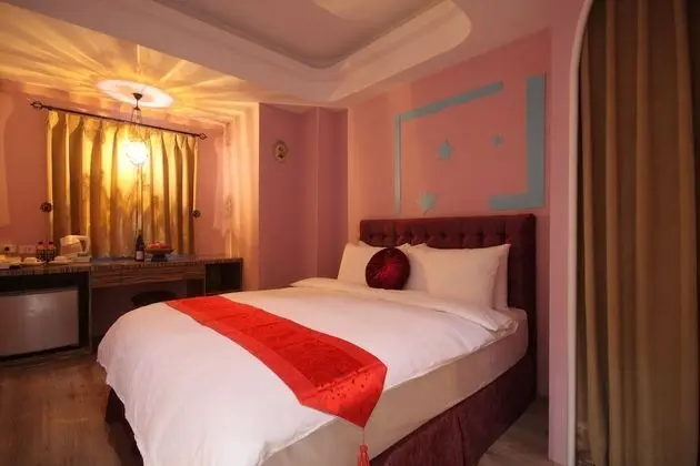 Design Tek Büyük Yataklı Oda, 1 Çift Kişilik Yatak, Küvet