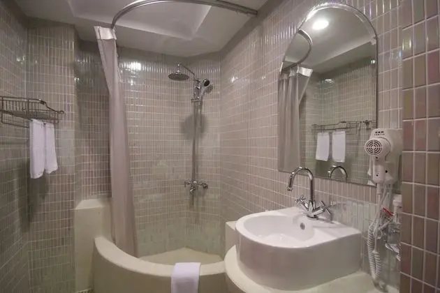 Design Tek Büyük Yataklı Oda, 1 Çift Kişilik Yatak, Küvet