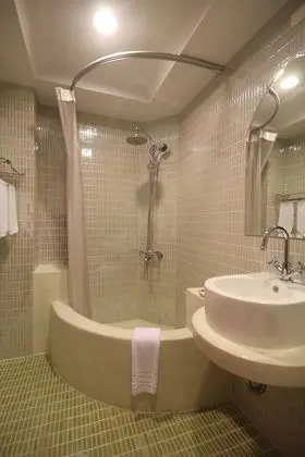 Design Tek Büyük Yataklı Oda, 1 Çift Kişilik Yatak, Küvet