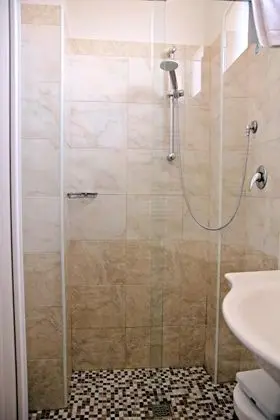 Comfort Tek Büyük veya İki Ayrı Yataklı Oda