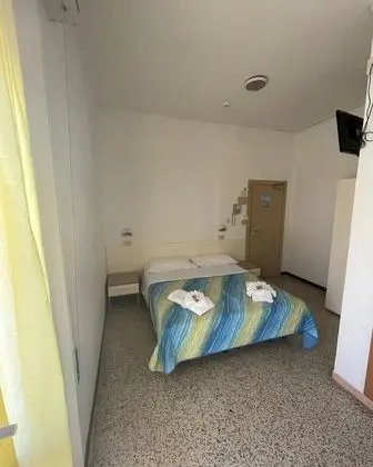 Basic Tek Büyük veya İki Ayrı Yataklı Oda