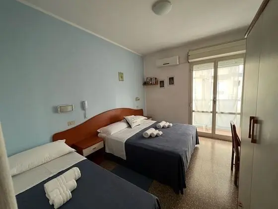 Üç Kişilik Oda