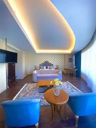 Queen Suite Oda