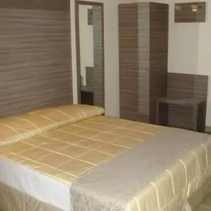 Üç Kişilik Oda
