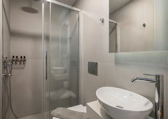 City Tek Büyük Yataklı Oda