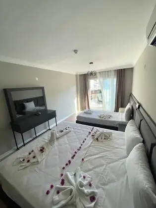 Deluxe Oda, Havuz Tarafı, Balkonlu