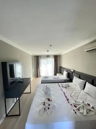 Deluxe Oda, Havuz Tarafı, Balkonlu