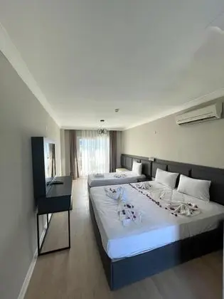 Deluxe Oda, Havuz Tarafı, Balkonlu