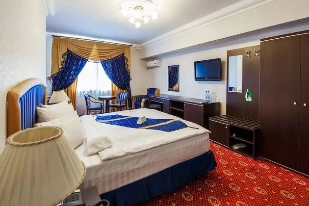 Business Tek Büyük veya İki Ayrı Yataklı Oda