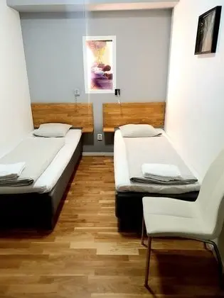 İki Ayrı Yataklı Oda, Penceresiz (shared bathroom)
