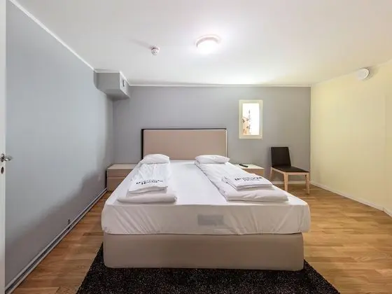 Standard Tek Büyük veya İki Ayrı Yataklı Oda, Penceresiz