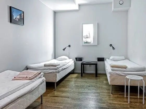 Üç Kişilik Oda, Penceresiz (Shared bathroom)