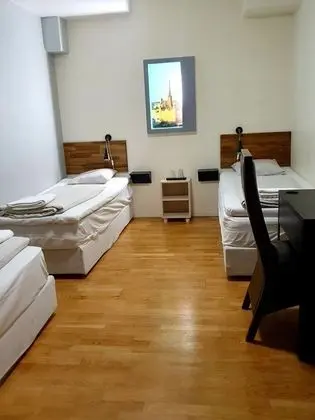 Üç Kişilik Oda, Penceresiz (Shared bathroom)