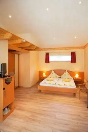 Standard Tek Büyük Yataklı Oda, 1 Yatak Odası, Balkon, Bahçe Manzaralı