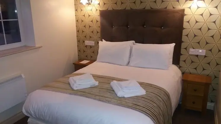 City Tek Büyük Yataklı Oda