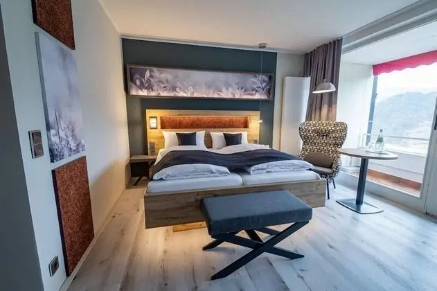 Deluxe Tek Büyük Yataklı Oda, Balkon, Nehir Manzaralı