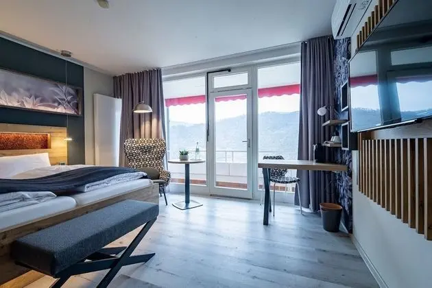 Deluxe Tek Büyük Yataklı Oda, Balkon, Nehir Manzaralı