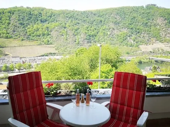 Deluxe Tek Büyük Yataklı Oda, Balkon, Nehir Manzaralı