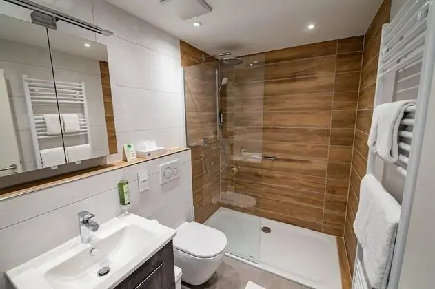 Deluxe Tek Büyük Yataklı Oda, Balkon, Nehir Manzaralı