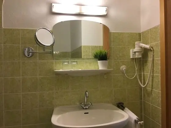 Basic Tek Büyük Yataklı Oda, Özel Banyo, Avlu Manzaralı