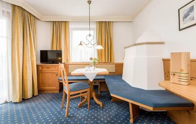 Deluxe Tek Büyük Yataklı Oda, Balkon, Dağ Manzaralı