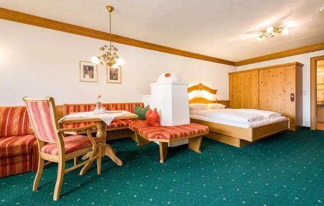 Deluxe Tek Büyük Yataklı Oda, Balkon, Dağ Manzaralı