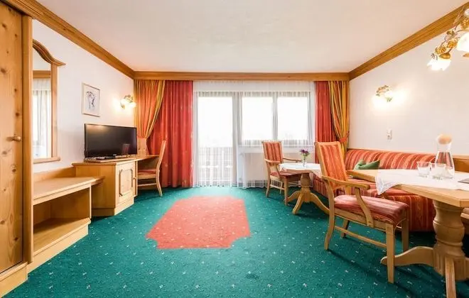 Deluxe Tek Büyük Yataklı Oda, Balkon, Dağ Manzaralı