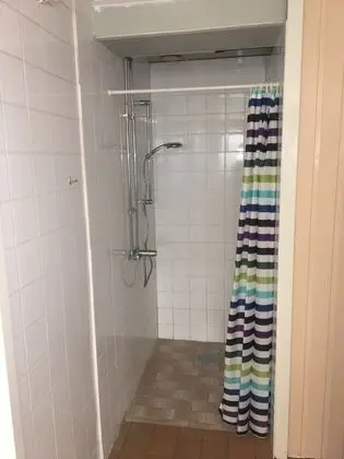 İki Ayrı Yataklı Oda, Ortak Banyo