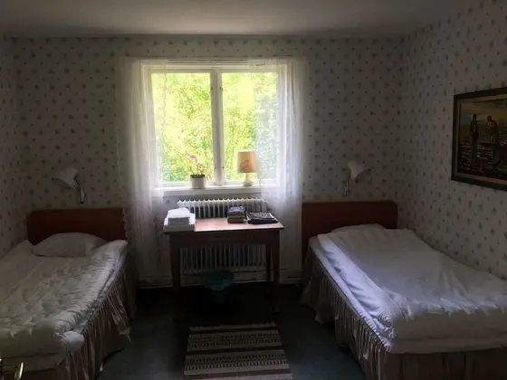 İki Ayrı Yataklı Oda, Ortak Banyo