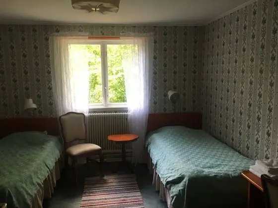 İki Ayrı Yataklı Oda, Ortak Banyo