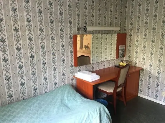 İki Ayrı Yataklı Oda, Ortak Banyo