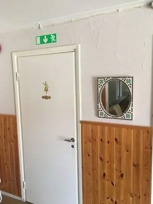 İki Ayrı Yataklı Oda, Ortak Banyo