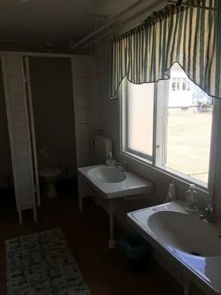 İki Ayrı Yataklı Oda, Ortak Banyo