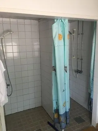 İki Ayrı Yataklı Oda, Ortak Banyo