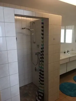 Tek Kişilik Oda, Ortak Banyo