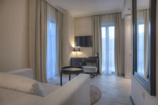 Deluxe Tek Büyük Yataklı Oda, 1 Yatak Odası, Balkon, Şehir Manzaralı